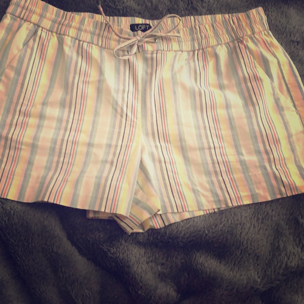 💵 LOFT multicolored striped shorts.